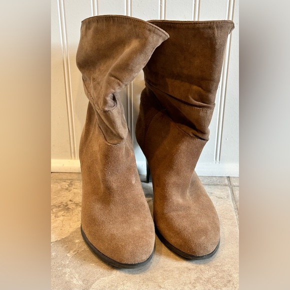 BCBGeneration tan suede boots - Picture 2 of 9